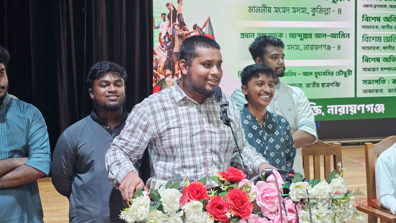চুয়েটের ভিসিকে ‘গুন্ডা’ আখ্যা দিয়ে সমালোচনা হাসনাত আব্দুল্লাহর